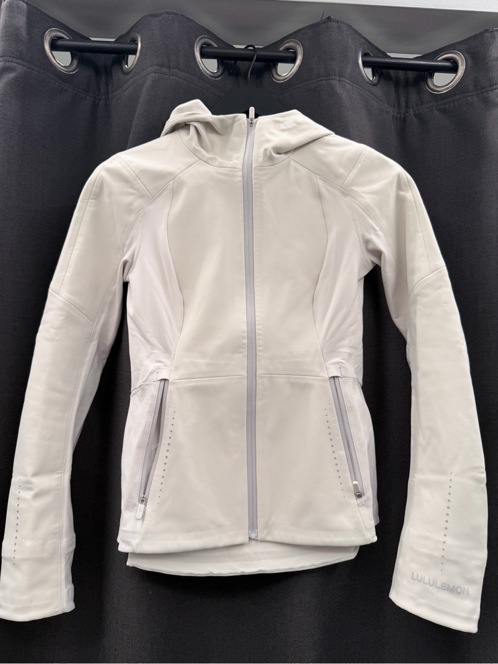 New Lululemon Cross Chill Jacket Color Bone Size XXS Running Outerwear